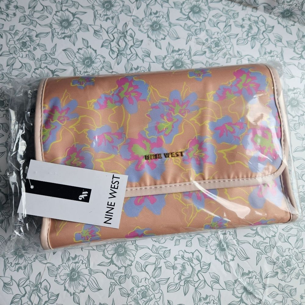 NWT Nine West Floral Hanging Travel Organizer